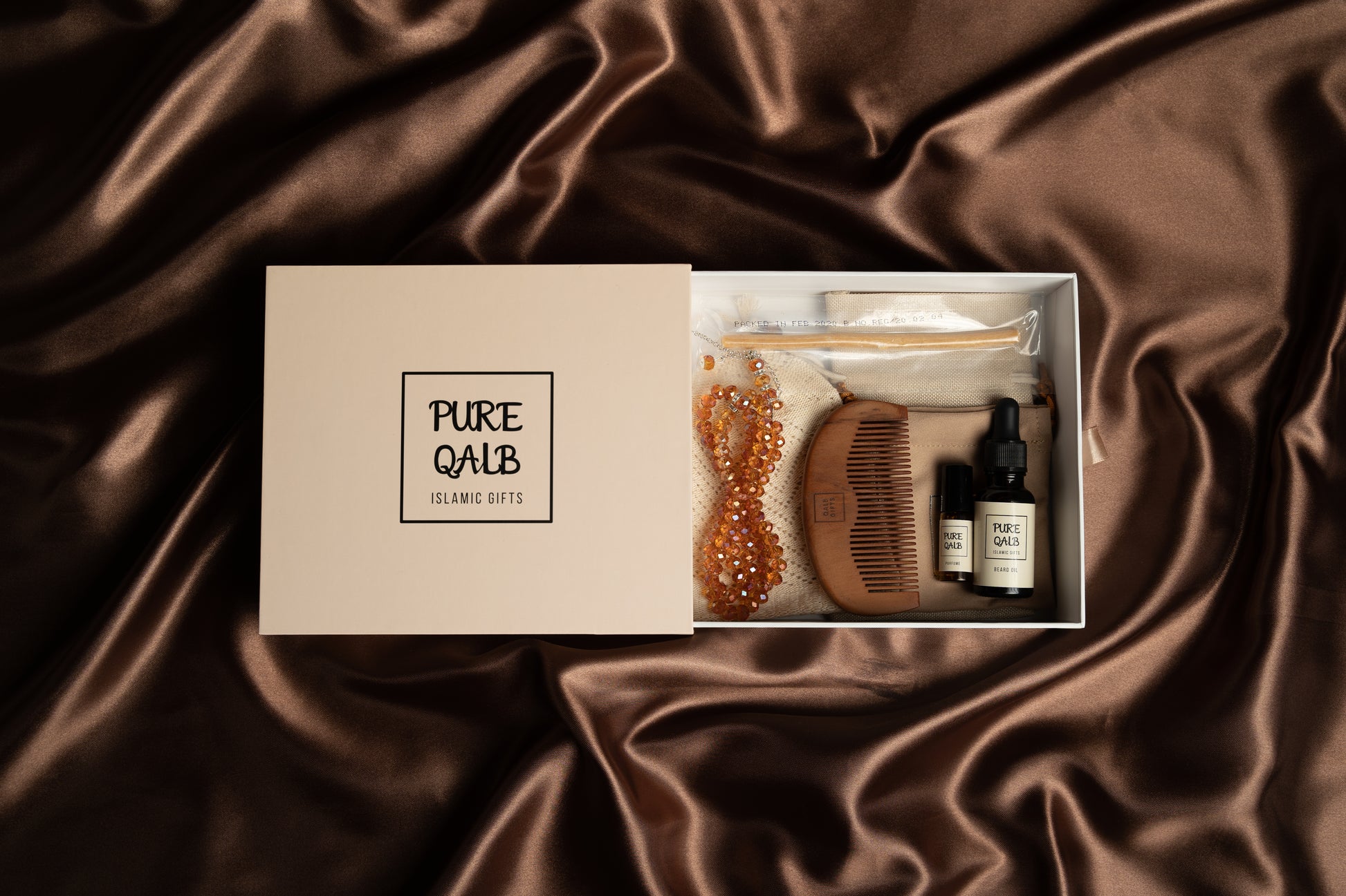 Amazon.com: VOGUEHOMEDECOR Velvet Covered Quran & Pearl Tasbih in Wooden  Decorative Box | Quran Gift Box | Islamic Gift Set | Islamic Birthday,  Wedding Gift | Muslim Eid Ramadan Gift (Gold): Home & Kitchen